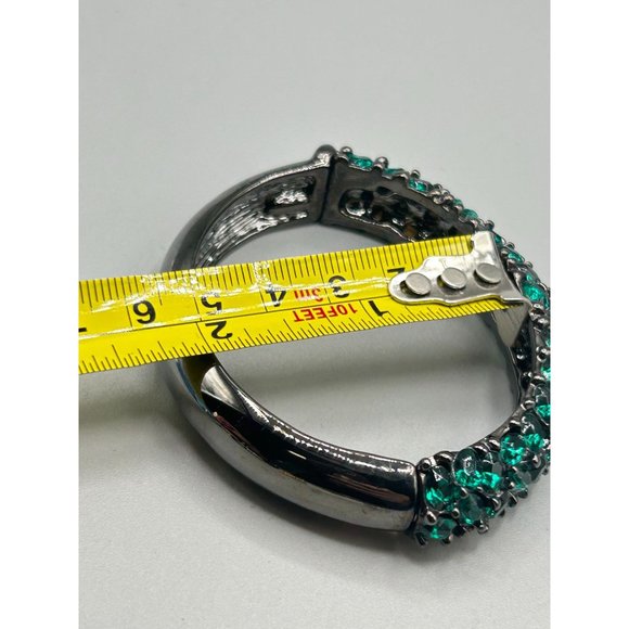 Designer Signed KJL Kenneth Jay Lane Hinged Clamper Bangle Green Crystals Pave - Picture 7 of 9